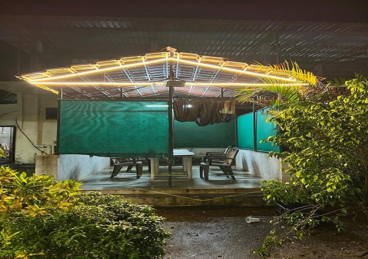 Hotel Metro Palace Resort Karjat Exterior photo